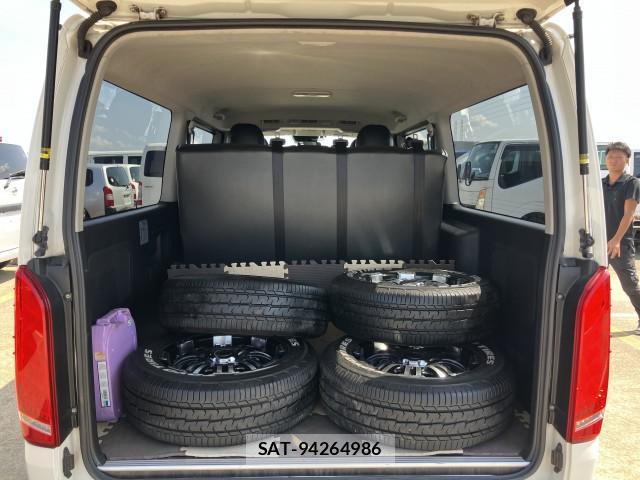 Toyota HIACE VAN 2018-04 8647357-3