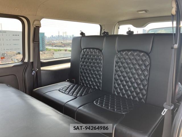 Toyota HIACE VAN 2018-04 8647357-5