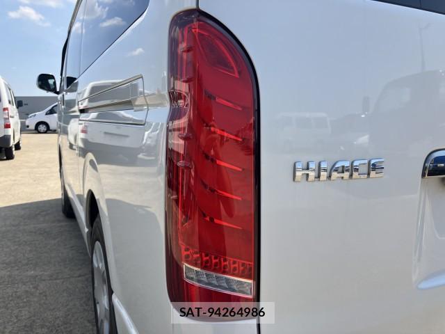 Toyota HIACE VAN 2018-04 8647357-9