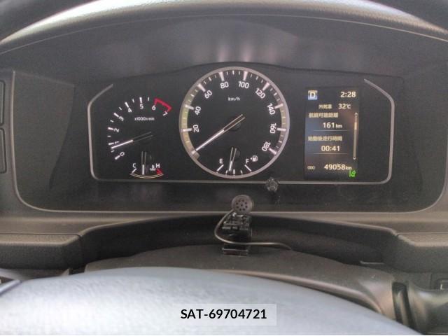 Toyota HIACE VAN 2024-04 8647360-3