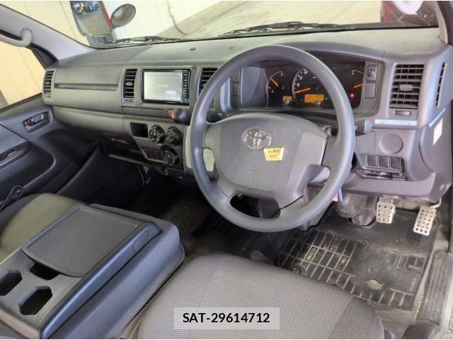 Toyota HIACE VAN 2017-02 8647362-3