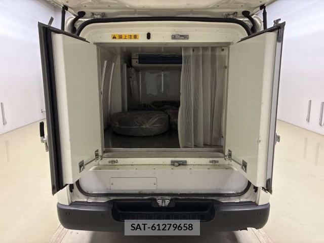 Toyota HIACE VAN 2022-11 8647376-2