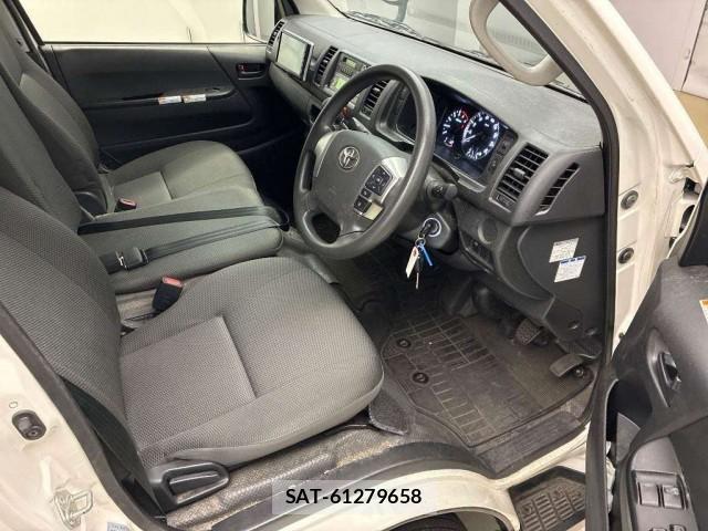 Toyota HIACE VAN 2022-11 8647376-3