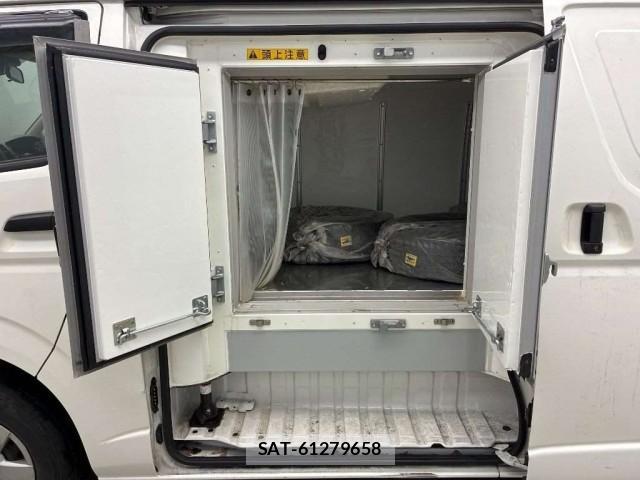 Toyota HIACE VAN 2022-11 8647376-4