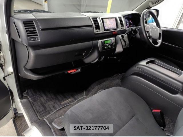 Toyota HIACE VAN 2014-02 8647381-3