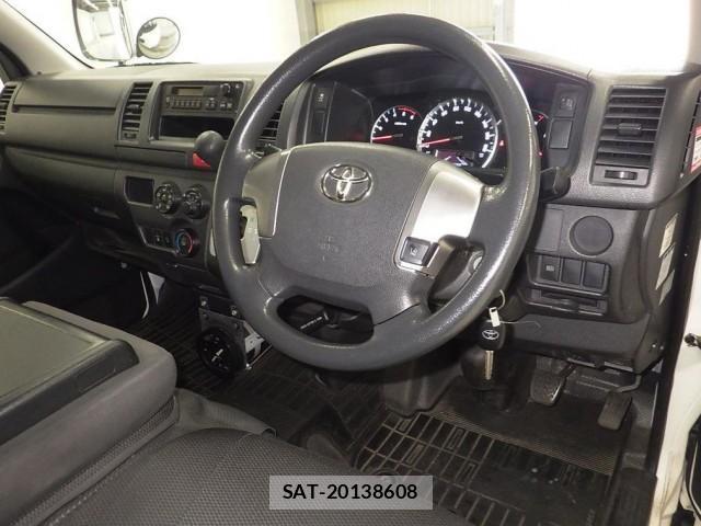 Toyota HIACE VAN 2019-06 8647390-3