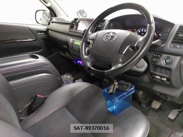 Toyota HIACE VAN 2017-04 8647401-3