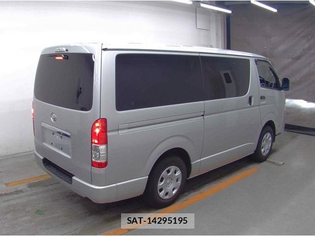 Toyota HIACE VAN 2022-11 8647407-1