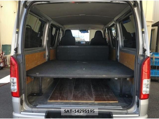 Toyota HIACE VAN 2022-11 8647407-2
