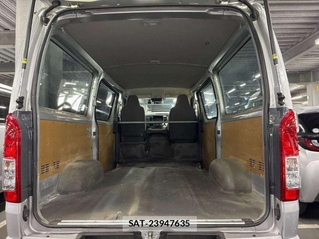 Toyota HIACE VAN 2023-02 8647414-2