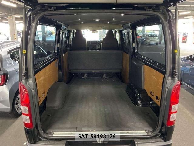 Toyota HIACE VAN 2019-10 8647419-2