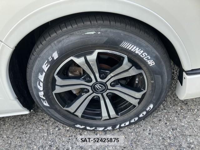 Toyota HIACE VAN 2015-11 8647613-14