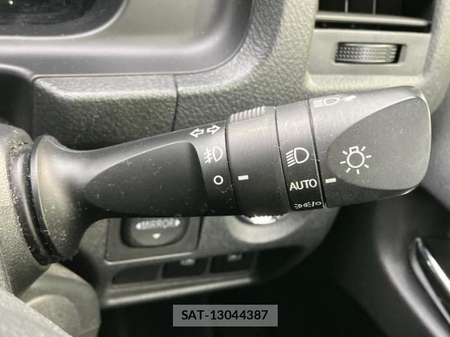 Toyota HIACE VAN 2021-09 8648612-15