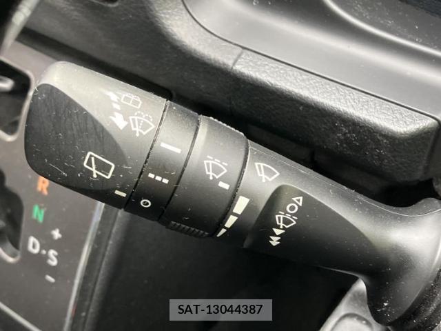 Toyota HIACE VAN 2021-09 8648612-16
