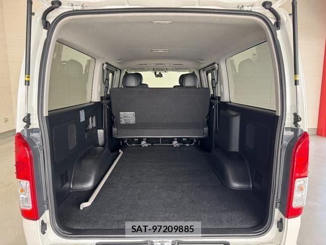Toyota HIACE VAN 2017-04 8649414-11