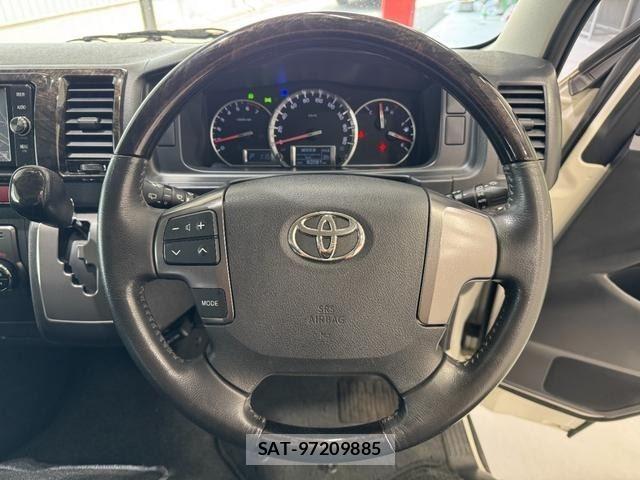 Toyota HIACE VAN 2017-04 8649414-12