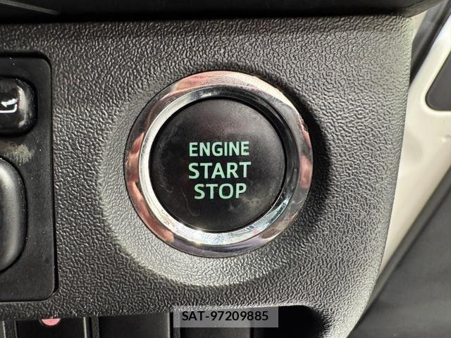 Toyota HIACE VAN 2017-04 8649414-13