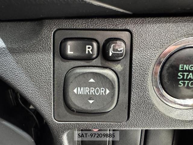Toyota HIACE VAN 2017-04 8649414-17