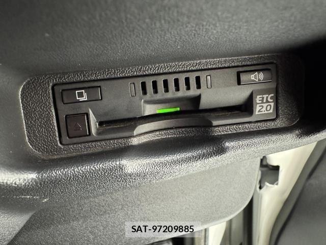Toyota HIACE VAN 2017-04 8649414-18
