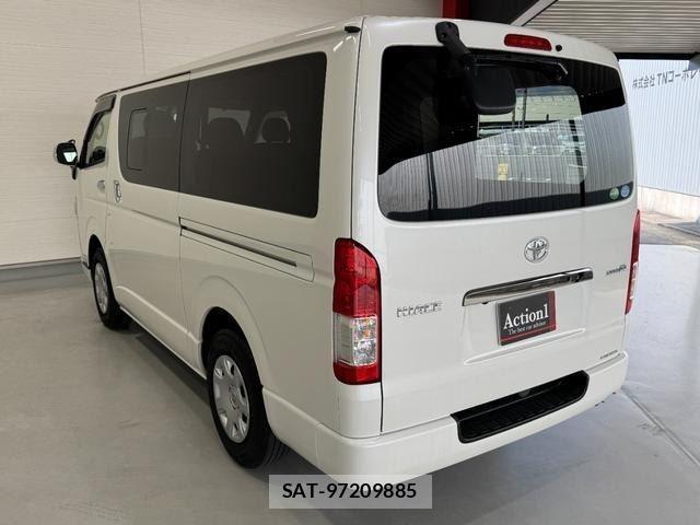 Toyota HIACE VAN 2017-04 8649414-3