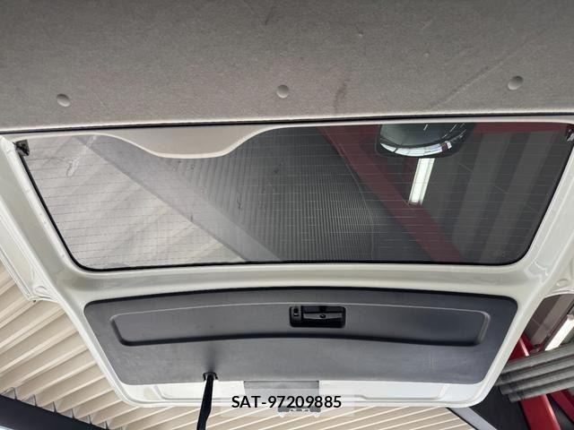 Toyota HIACE VAN 2017-04 8649414-7