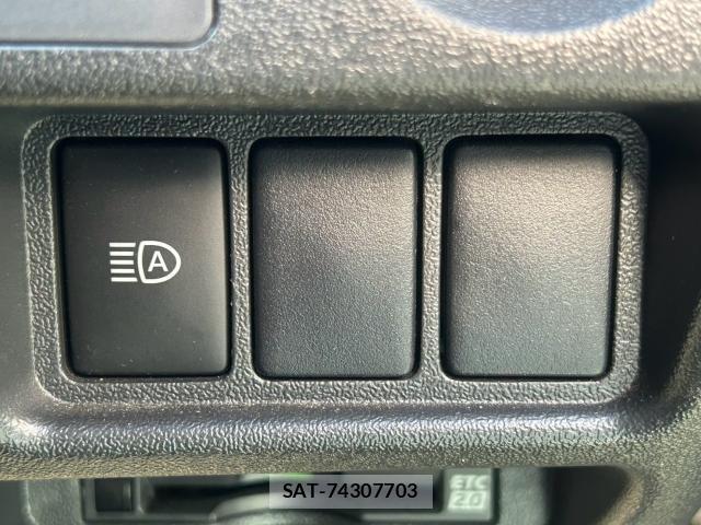Toyota HIACE VAN 2022-07 8650134-11