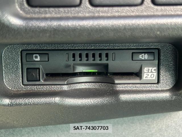Toyota HIACE VAN 2022-07 8650134-8