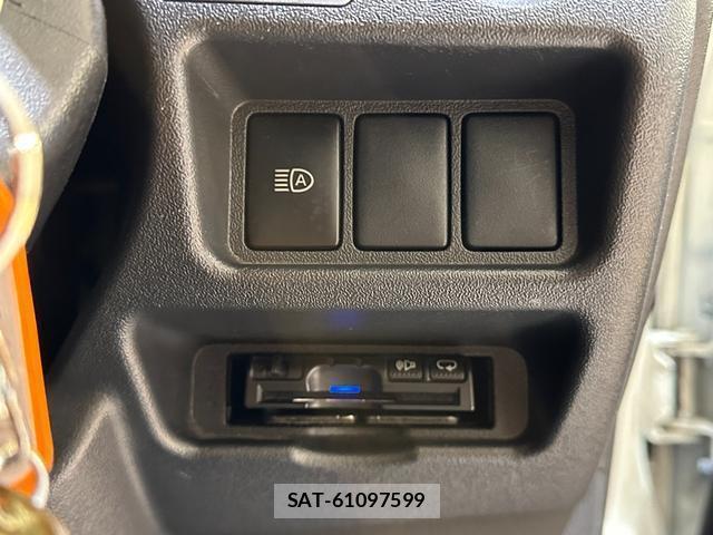 Toyota HIACE VAN 2019-08 8650911-3