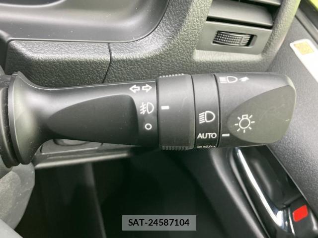 Toyota HIACE VAN 2024-06 8651160-13