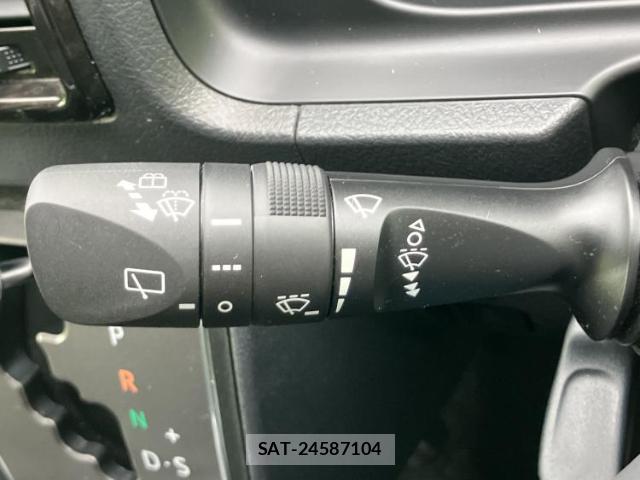 Toyota HIACE VAN 2024-06 8651160-14