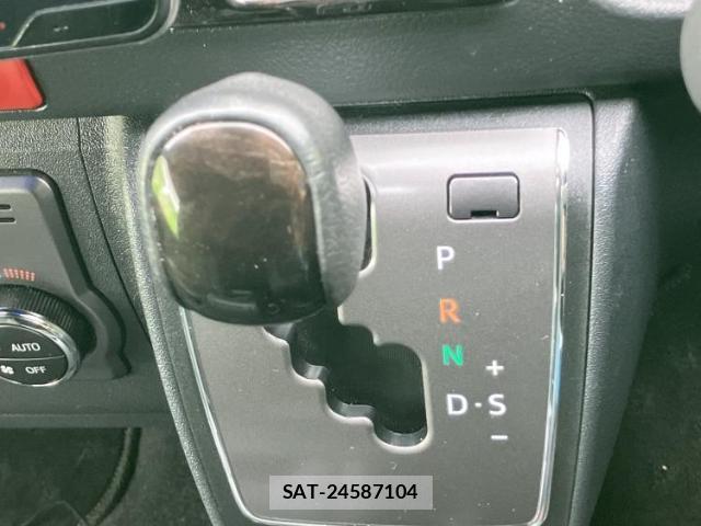 Toyota HIACE VAN 2024-06 8651160-15
