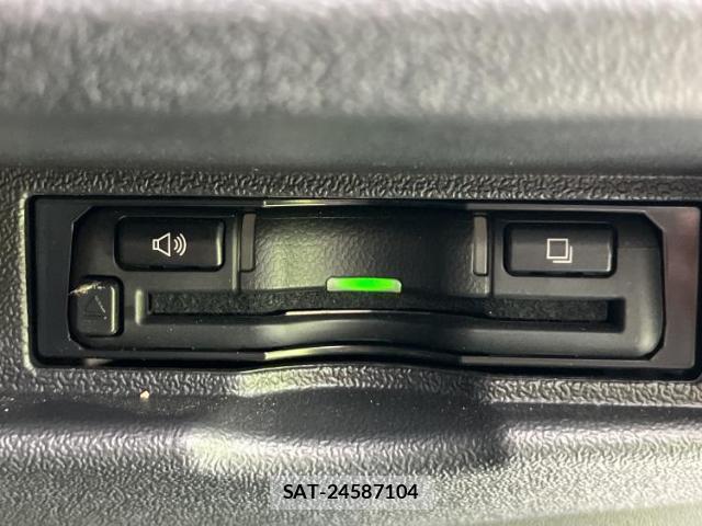 Toyota HIACE VAN 2024-06 8651160-16