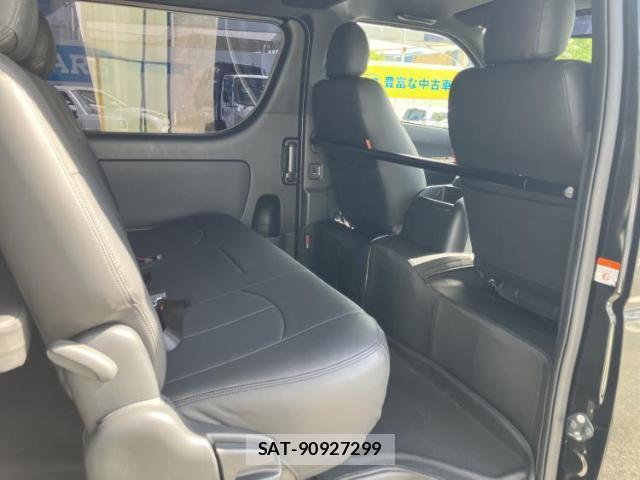 Toyota HIACE VAN 2024-03 8651583-4