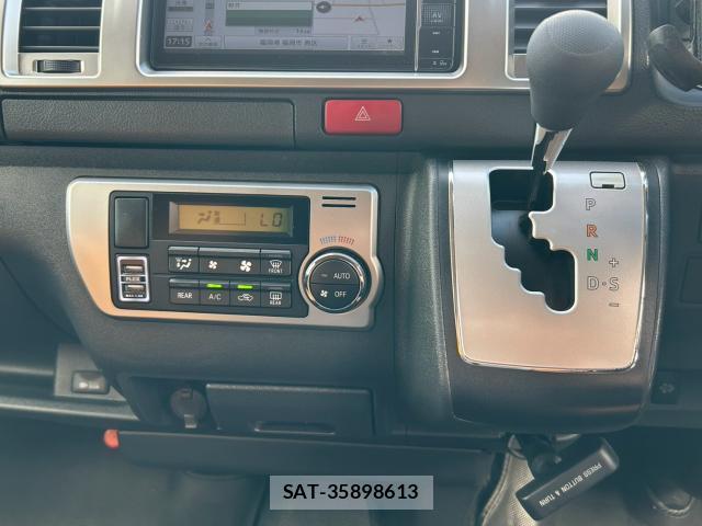 Toyota HIACE VAN 2019-08 8652279-15