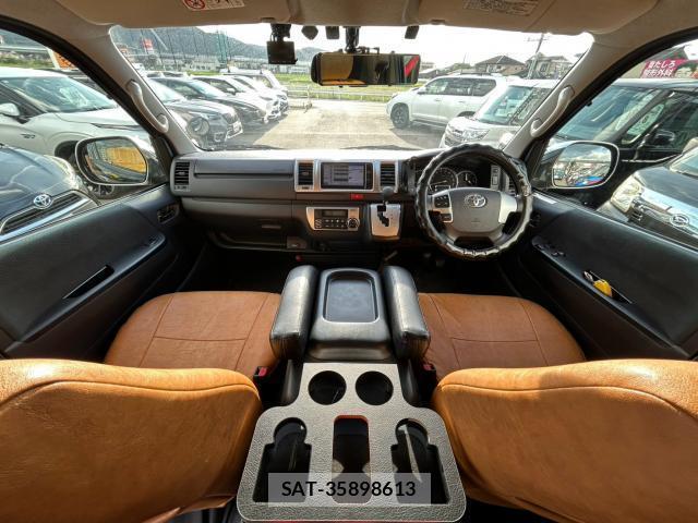 Toyota HIACE VAN 2019-08 8652279-2