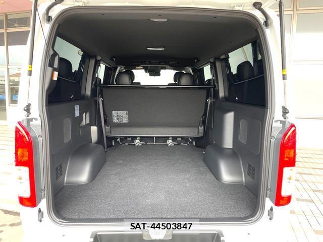 Toyota HIACE VAN 2026-04 8652457-10