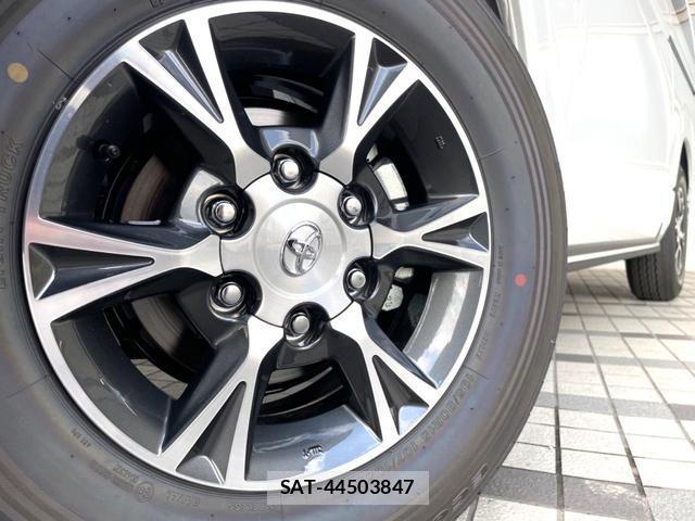 Toyota HIACE VAN 2026-04 8652457-13
