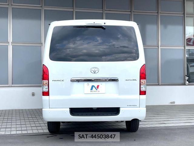 Toyota HIACE VAN 2026-04 8652457-15