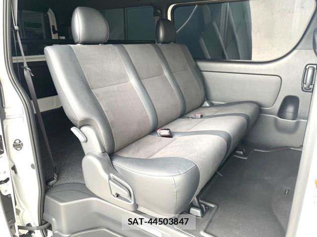 Toyota HIACE VAN 2026-04 8652457-9