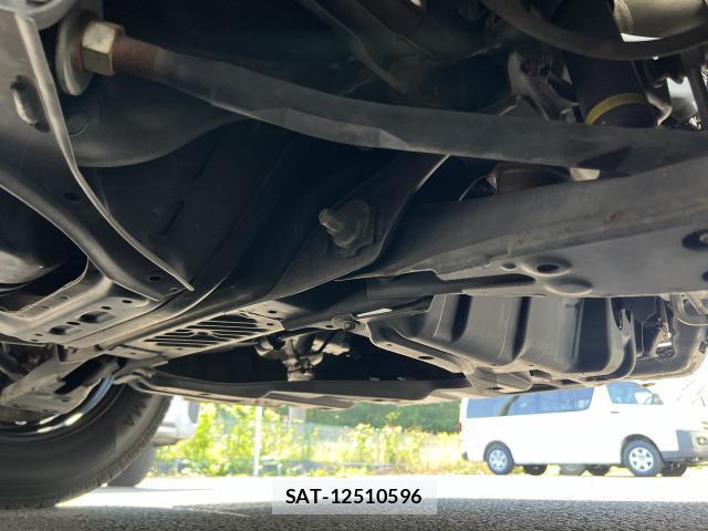 Toyota HIACE VAN 2017-11 8652608-11