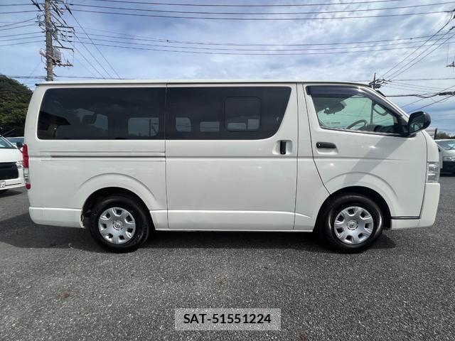 Toyota HIACE VAN 2018-02 8652612-13