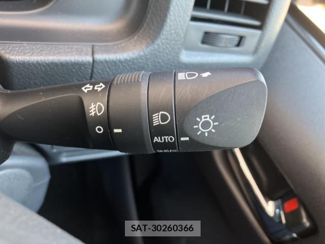 Toyota HIACE VAN 2023-04 8653558-15
