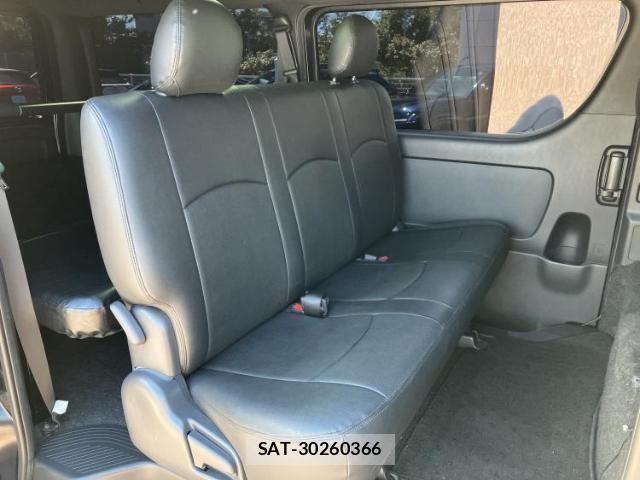 Toyota HIACE VAN 2023-04 8653558-4