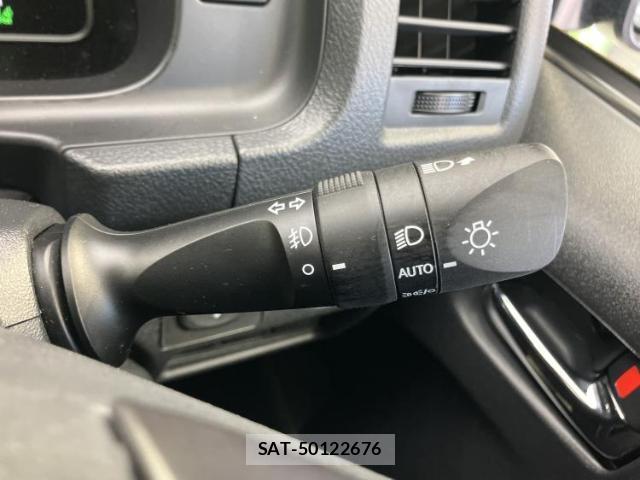 Toyota HIACE VAN 2025-10 8653670-16