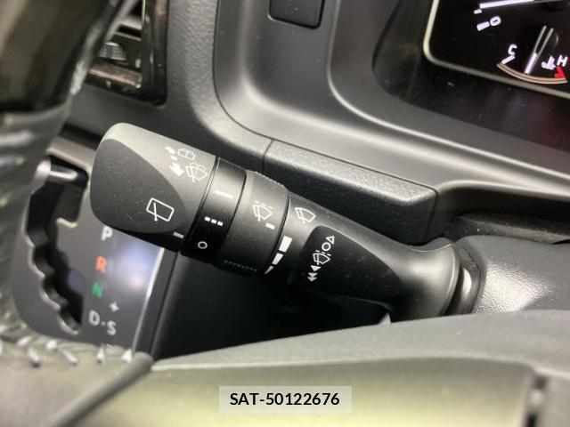 Toyota HIACE VAN 2025-10 8653670-17