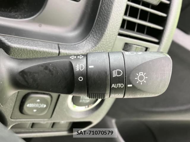 Toyota HIACE VAN 2022-12 8653683-16