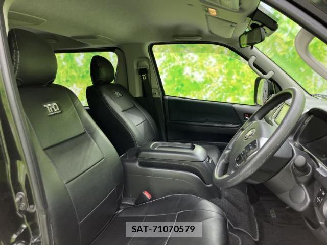 Toyota HIACE VAN 2022-12 8653683-3