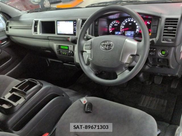 Toyota HIACE WAGON 2018-06 8647387-3