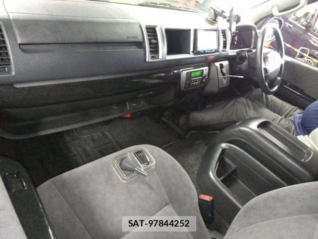 Toyota HIACE WAGON 2016-08 8647425-3