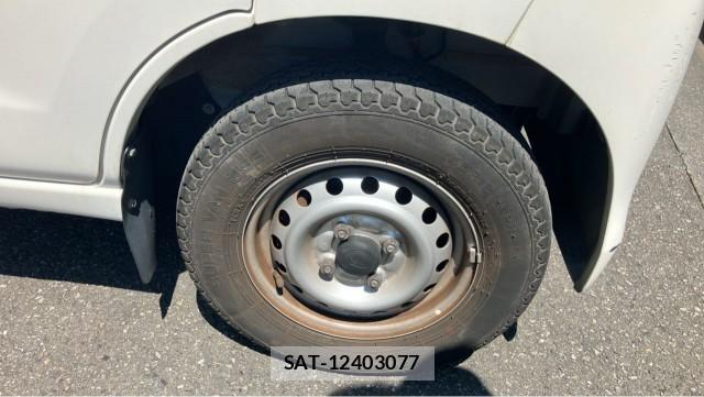Daihatsu HIJET CARGO 2015-04 8651311-8